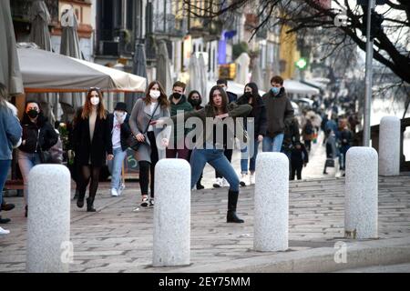 Milano, Italia. 05 marzo 2021. Milano, primo giorno della zona arancione rinforzata, sui Navigli e Darsena Editorial Usage Only Credit: Independent Photo Agency/Alamy Live News Foto Stock