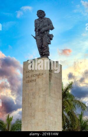 Statua scultorea Ernesto che Guevara, Santa Clara, Cuba Foto Stock