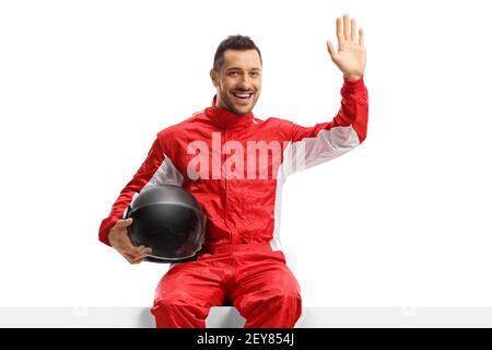 Pilota maschile in uniforme rossa seduto su un pannello e ondeggiando isolato su sfondo bianco Foto Stock