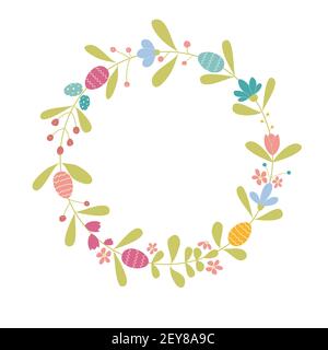 Corona pasquale con fiori e uova, isolata su sfondo bianco. Foto Stock