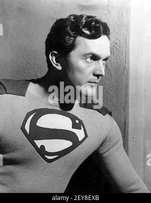 KIRK ALYN (1910-1999) attore americano come Superman nel 1948 serie pellicola Foto Stock