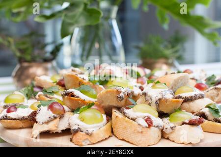 Dieta sana, spuntini sul tavolo. Tavolo svedese. Foto Stock