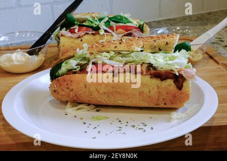 Sandwich SUB su piastra Foto Stock