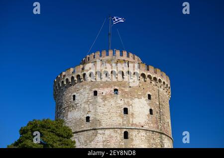 Salonicco, Grecia - 15 gennaio 2016: Torre bianca sotto il cielo blu Foto Stock