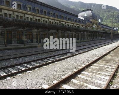 La stazione ferroviaria internazionale di Canfranc in Spagna Foto Stock