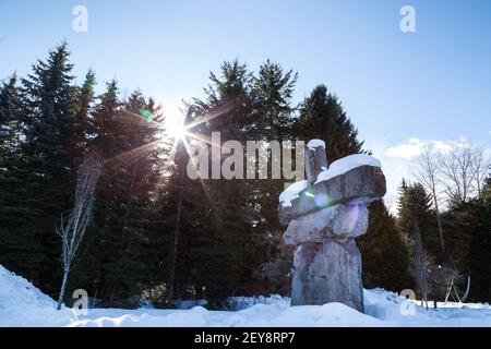 WHISTLER, BC, CANADA - FEB 28, 2021: Whistler Village inukshuk. Foto Stock