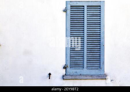 Finestra grigia viladosia palazzi in mattoni di cemento Foto Stock