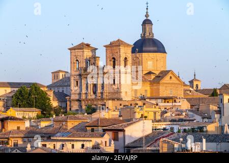 Toledo Spagna Spagnolo Sito Patrimonio dell'Umanità dell'UNESCO quartiere storico casco Storico punto di riferimento Iglesia de San Ildefonso Chiesa architettura in stile barocco d Foto Stock