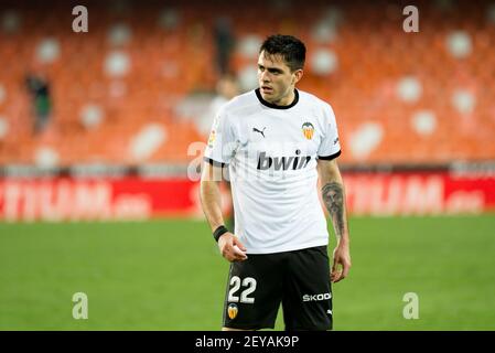 Valencia, Spagna. 05 marzo 2021. Maxi Gomez di Valencia CF visto durante la partita di calcio spagnola la Liga tra Valencia CF e Villarreal CF all'Estadio Mestalla.Punteggio finale; Valencia CF 2:1 Villarreal. Credit: SOPA Images Limited/Alamy Live News Foto Stock