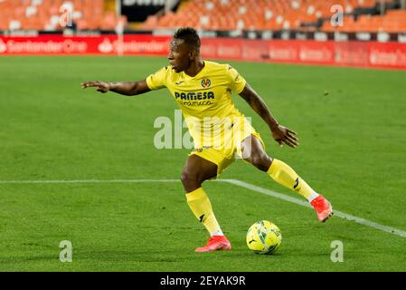 Valencia, Spagna. 05 marzo 2021. Pervis Erupinan di Villarreal CF visto durante la partita di calcio spagnola la Liga tra Valencia CF e Villarreal CF all'Estadio Mestalla.Punteggio finale; Valencia CF 2:1 Villarreal. Credit: SOPA Images Limited/Alamy Live News Foto Stock