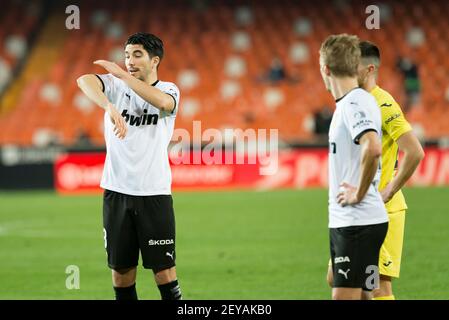 Valencia, Spagna. 05 marzo 2021. Carlos Soler, Daniel WASS di Valencia CF sono visti durante la partita di calcio spagnola la Liga tra Valencia CF e Villarreal CF all'Estadio Mestalla.Punteggio finale; Valencia CF 2:1 Villarreal. Credit: SOPA Images Limited/Alamy Live News Foto Stock