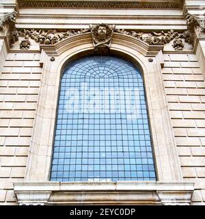 Vecchio vento in inghilterra londra mattoni e vetro il muro Foto Stock