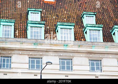 Vecchio vento in inghilterra londra mattone tegola tetto Foto Stock
