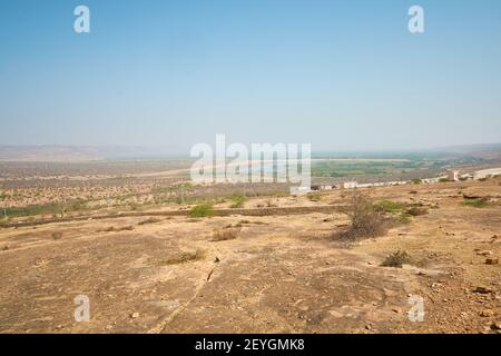 Passando attraverso Bundi nel Rajasthan questa vasta distesa di arido paesaggio è affascinante. Foto Stock