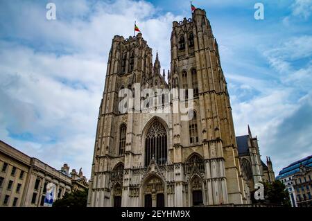 Bruxelles, Belgio - 13 luglio 2019: Facciata della Cattedrale di San Michele e San Gudula a Bruxelles, Belgio Foto Stock