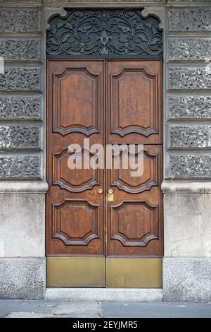 Antica casa di legno porta Monza Europa Foto Stock