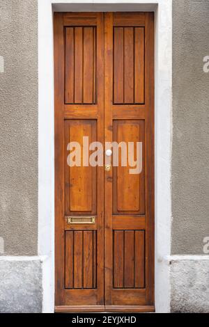 Antica casa di legno porta Monza Europa Foto Stock