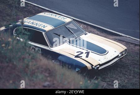 Ford Capri RS in una gara di Touring Car al Nuerburgring Nordschleife negli anni '70, Eifel Germania Foto Stock