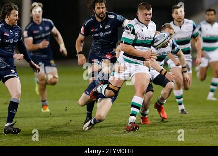 MANCHESTER, REGNO UNITO. 5 MARZO Jamie Blamire di Newcastle Falcons è affrontato durante la partita della Gallagher Premiership tra sale Sharks e Newcastle Falcons all'AJ Bell Stadium, Eccles, venerdì 5 marzo 2021. (Credit: Chris Lishman | MI News ) Foto Stock