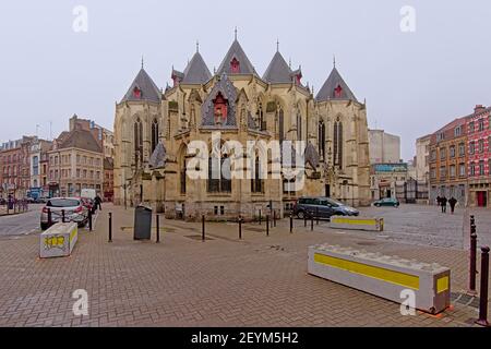 Scarica anteprima Saint-Maurice, chiesa gotica a Lille, in Francia, in una giornata nuvolosa Foto Stock