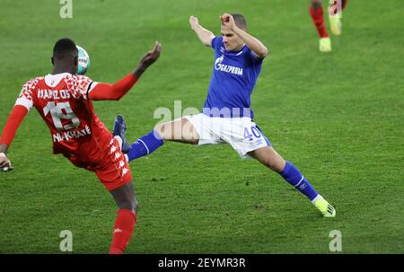 Gelsenkirchen, Germania. 2021. Firo: 05.03.2021 Fuvuball: Calcio: 1. Bundesliga, stagione 2020/21 FC Schalke 04 - FSV Mainz duelli Can Bozdogan Credit: Jvºrgen Fromme/firosportphoto/pool | usage worldwide/dpa/Alamy Live News Foto Stock