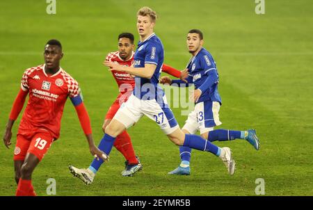 Gelsenkirchen, Germania. 2021. Firo: 05.03.2021 Fuvuball: Calcio: 1. Bundesliga, stagione 2020/21 FC Schalke 04 - FSV Mainz duelli Luca Schuler Credit: Jvºrgen Fromme/firosportphoto/pool | usage worldwide/dpa/Alamy Live News Foto Stock