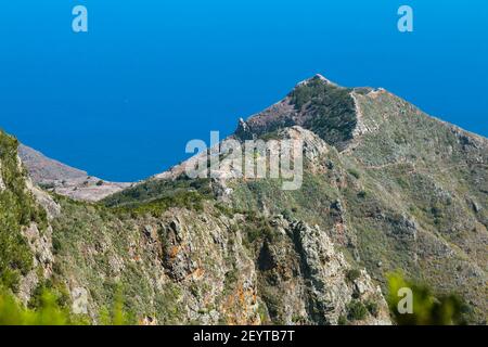 Lomo de Las Casillas nei Monti Anaga, a nord di Tenerife, Spagna da un punto di osservazione. Foto Stock