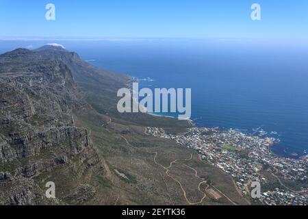 Vista impressionante dei dodici Apostoli dalla cima di Table Mountain, Città del Capo, Sud Africa Foto Stock