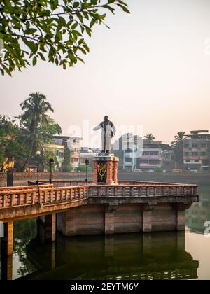 Mahad, India, 26,2020 dicembre : Statua del dottor Ambedkar a Chavdar tale, un luogo dove la rivoluzione ha avuto luogo per permettere agli intoccabili di usare l'acqua in un pu Foto Stock