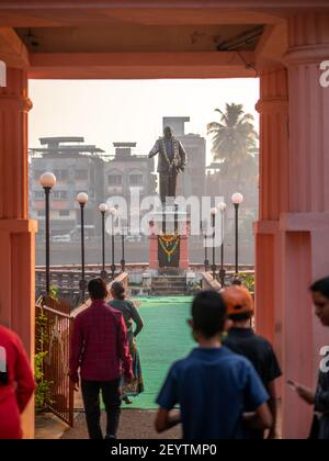 Mahad, India, 26,2020 dicembre : Statua del dottor Ambedkar a Chavdar tale, un luogo dove la rivoluzione ha avuto luogo per permettere agli intoccabili di usare l'acqua in un pu Foto Stock