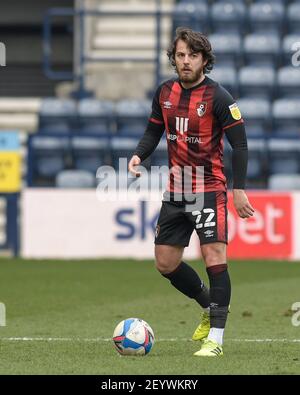 Preston, Regno Unito. 06 marzo 2021. Ben Pearson n° 22 di Bournemouth con la palla a Preston, Regno Unito, il 3/6/2021. (Foto di Simon Whitehead/News Images/Sipa USA) Credit: Sipa USA/Alamy Live News Foto Stock