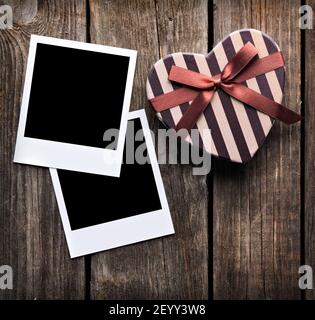 Inquadratura istantanea vuota con il cuore Foto Stock