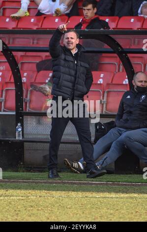 SALFORD, INGHILTERRA. 6 MARZO : Richie Wellens, Manager del Salford City FC emette i suoi ordini durante la partita Sky Bet League 2 tra Salford City e Scunthorpe Uniti a Moor Lane, Salford sabato 6 Marzo 2021. (Credit: Ian Charles | MI News) Credit: MI News & Sport /Alamy Live News Foto Stock