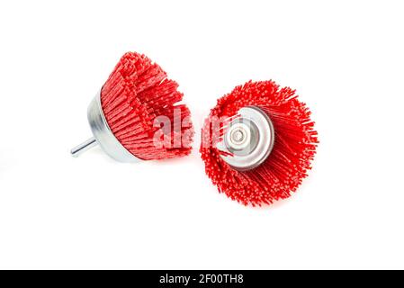 Smerigliatrice angolare lucidatura spazzole rosse isolate su fondo bianco, per metallo e legno Foto Stock