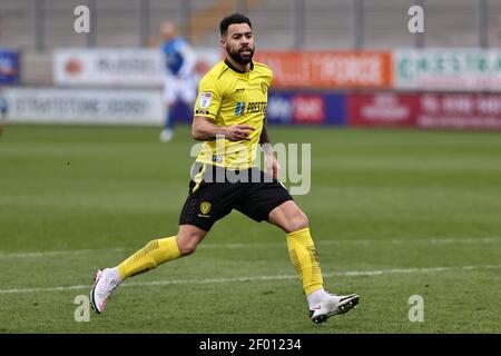 BURTON SU TRENT, REGNO UNITO. 6 MARZO: Kane Hemmings di Burton Albion durante la partita della Sky Bet League 1 tra Burton Albion e Peterborough Uniti al Pirelli Stadium di Burton upon Trent sabato 6 marzo 2021. (Credit: James HolyOak | MI News) Credit: MI News & Sport /Alamy Live News Foto Stock