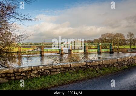 Glenlochar Barrage sul fiume Dee a Loch Ken, schema elettrico Galloway Hydro, Dumfries e Galloway, Scozia Foto Stock