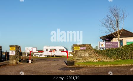 Kirkcudbright, Scozia - 15 dicembre 2020: Ingresso al Silver Craigs Caravan Park a Kirkcudbright, Dumfries e Galloway, Scozia Foto Stock