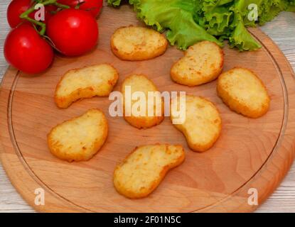 Frittelle di patate al forno e pomodoro. Foto Stock