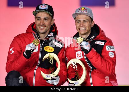 Da destra: Johannes LAMPARTER (AUT), Lukas GREIDERER (AUT), vincitore, vincitore, giubilazione, gioia, entusiasmo, cerimonia di premiazione, con medaglie, medaglia. Nordic Combined Team Sprint LH/2x 7.5 km, Nordic Combined Men, il 6 marzo 2021. FIS Nordic World Ski Championships 2021 a Oberstdorf dal 22 febbraio al 7 marzo 2021. | utilizzo in tutto il mondo Foto Stock