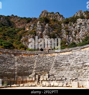 Necropoli e tomba indigena pietra teatro di archeologia a myra turchia europa antica romana Foto Stock