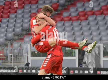 Monaco, Germania. 06 marzo 2021. Monaco, Germania. 06 marzo 2021. Leon GORETZKA, FCB 18 celebra il suo obiettivo, felice, ridere, celebrazione, 3-2 con Joshua KIMMICH, FCB 6 nella partita FC BAYERN München - BORUSSIA DORTMUND 1.German Football League il 6 marzo 2021 a Monaco di Baviera, Germania. Credit: Peter Schatz/Alamy Live News Credit: Peter Schatz/Alamy Live News Foto Stock