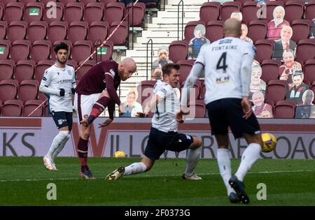 Campionato scozzese - cuore di Midlothian / Dundee. Tynecastle Park, Edimburgo, Midlothian, Regno Unito. , . I cuori ospitano Dundee nel Campionato Scozzese al Tynecastle Park di Edimburgo. PIC mostra: Hearts' Irish International, Liam Boyce, viene vicino dal bordo della scatola. Credit: Ian Jacobs/Alamy Live News Foto Stock