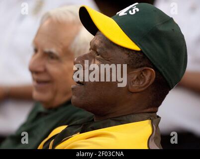 Los Angeles Dodgers Hall of Famer Maury Wills at photo day in Glendale, AZ  February 27,2010. UPI/Art Foxall Stock Photo - Alamy