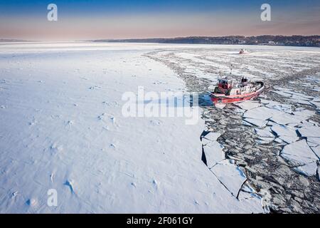 Rompighiaccio sul fiume Vistola ghiaccio in inverno, Polonia, vista aerea della natura in inverno Foto Stock