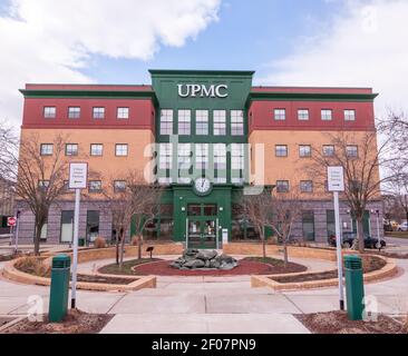 Un edificio per uffici UPMC su Beaver Avenue, sul lato nord della città, Pittsburgh, Pennsylvania, Stati Uniti Foto Stock