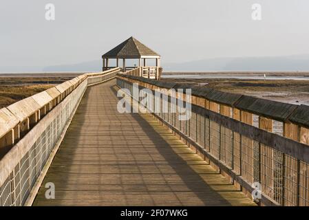 Il rifugio alla fine della passeggiata sopraelevata presso il Billy Frank Jr. National Wildlife Refuge vicino a Olympia nello stato di Washington Foto Stock