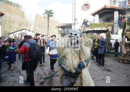 Zubieta, Navarra, Spagna - 28 Gennaio, 2020 : tradizionale carnevale masquerade Joadunak Foto Stock