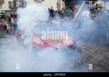 Zubieta, Navarra, Spagna - 28 Gennaio, 2020 : tradizionale carnevale masquerade Joadunak Foto Stock