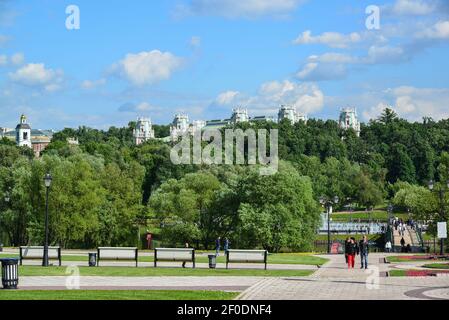 Mosca, Russia - Giugno 08. 2016. Vista sul parco Kuskovo in estate Foto Stock