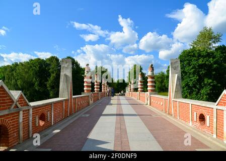 Mosca, Russia - Giugno 08. 2016. Il grande ponte in tenuta di Kuskovo Museum Foto Stock